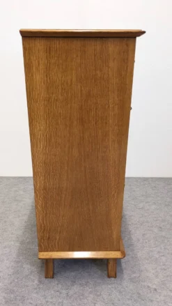 Chiffonnier ou commode haute moderniste en chêne blond, France vers 1950