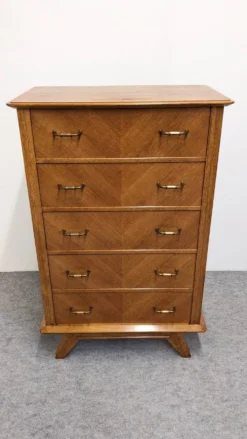 Chiffonnier ou commode haute moderniste en chêne blond, France vers 1950