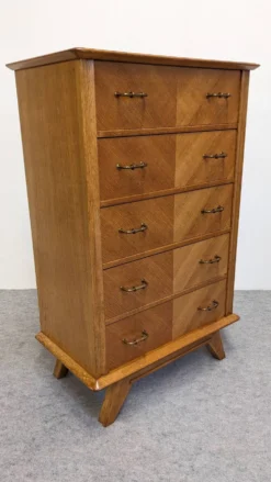 Chiffonnier ou commode haute moderniste en chêne blond, France vers 1950