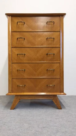 Chiffonnier ou commode haute moderniste en chêne blond, France vers 1950