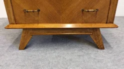 Chiffonnier ou commode haute moderniste en chêne blond, France vers 1950