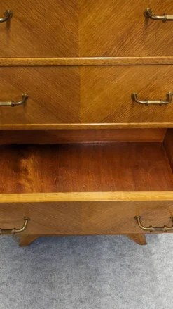 Chiffonnier ou commode haute moderniste en chêne blond, France vers 1950