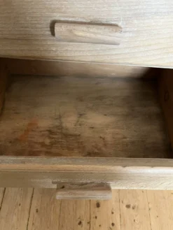 Chiffonnier vintage en pin brut – 5 tiroirs