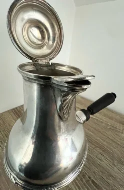 Chocolatière en métal argenté et ébène poinçonnée Argit SFOA