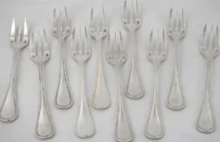 Christofle Albi, 10 fourchettes à gâteaux en métal argenté, excellent état.
