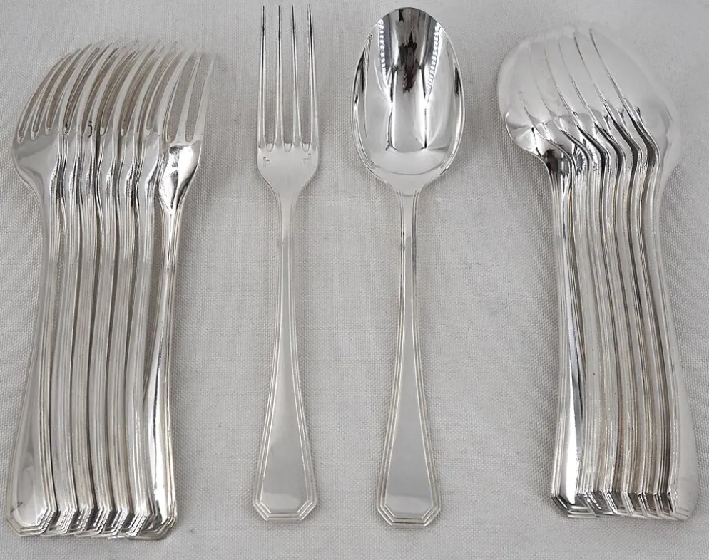 Christofle América, 8 couverts de table, 16 pièces métal argenté excellent état.