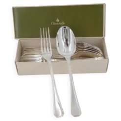 Christofle América, 8 couverts de table, 16 pièces métal argenté excellent état.