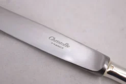 Christofle Baguette, 12 couteaux à entremets, dessert, fromage en parfait état.