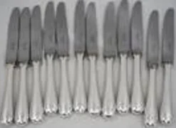 Christofle Baguette, 12 couteaux à entremets, dessert, fromage en parfait état.