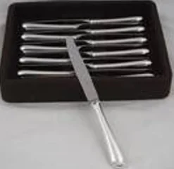 Christofle Baguette, 12 couteaux à entremets, dessert, fromage en parfait état.