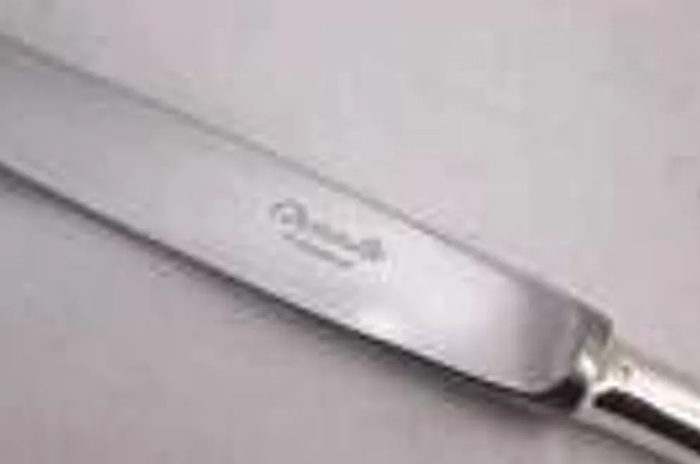 Christofle Baguette, 12 couteaux à entremets, dessert, fromage en parfait état.