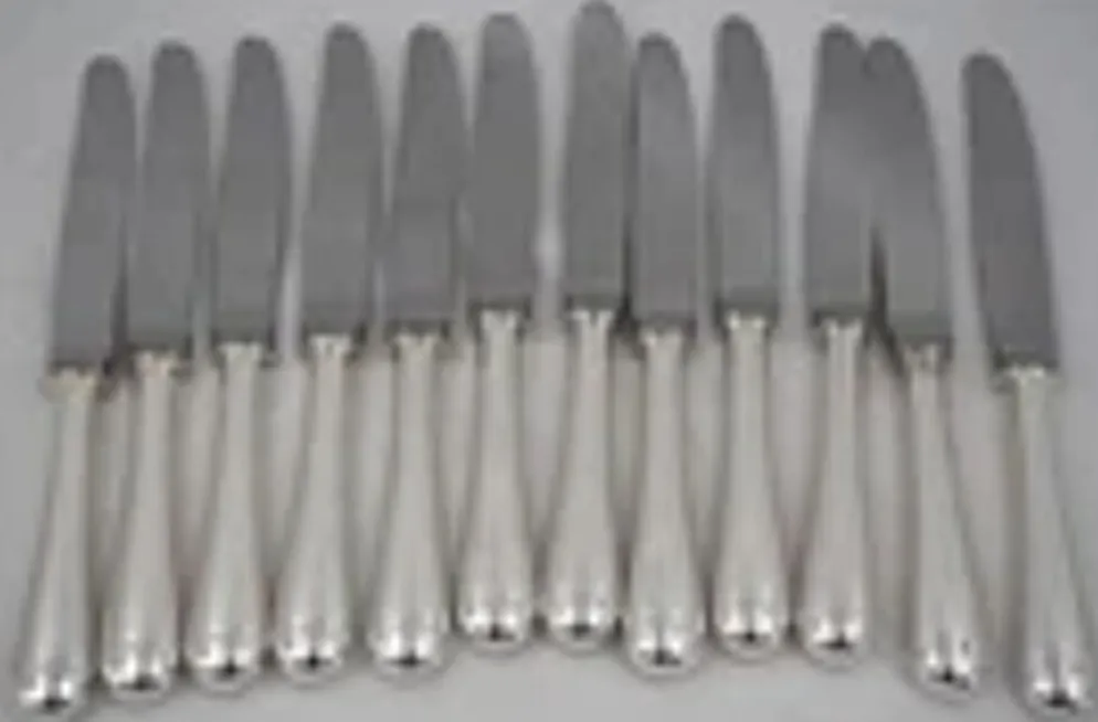 Christofle Baguette, 12 couteaux à entremets, dessert, fromage en parfait état.