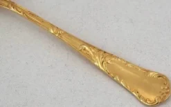 Christofle Chrysanthème doré, 12 cuillères à moka, café, 12,3 cm, monogramme BP.