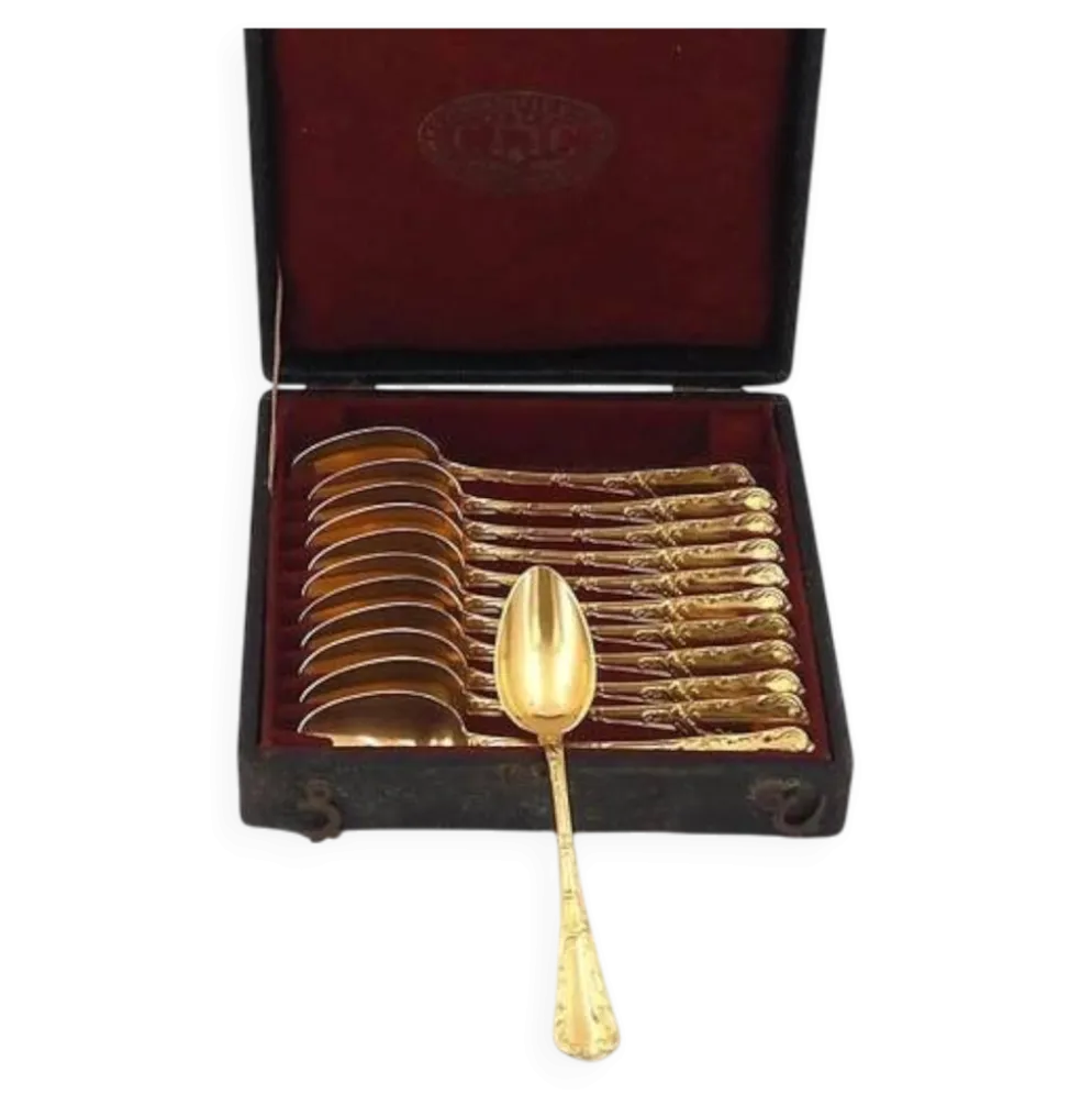 Christofle Chrysanthème doré, 12 cuillères à moka, café, 12,3 cm, monogramme BP.