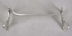 Christofle Chrysanthème, 4 porte-couteaux en métal argenté, excellent état.