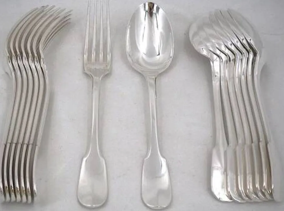 Christofle Cluny, 8 couverts de table, 16 pièces métal argenté, excellent état.