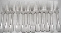 Christofle Cluny, 12 fourchettes à entremets, dessert, 17 cm, métal argenté.