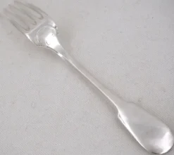 Christofle Cluny, 12 fourchettes à entremets, dessert, 17 cm, métal argenté.
