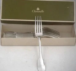Christofle Cluny, 12 fourchettes à entremets, dessert, 17 cm, métal argenté.