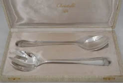 Christofle Malmaison, couvert de service à salade 2 pièces en métal argenté.