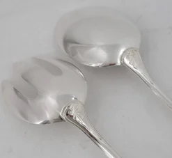 Christofle Malmaison, couvert de service à salade 2 pièces en métal argenté.