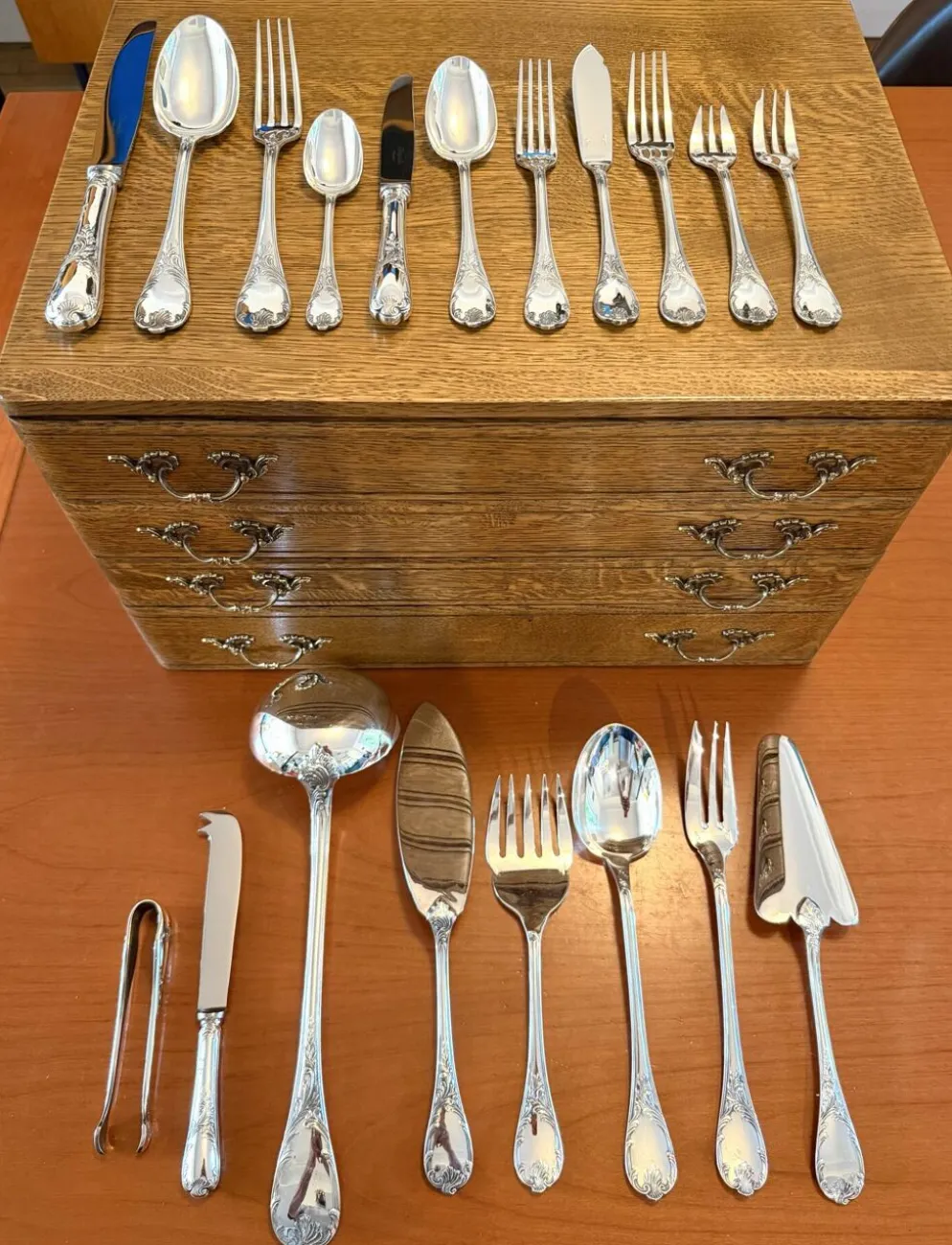Christofle marly ménagère 140 pièce avec argentier chêne