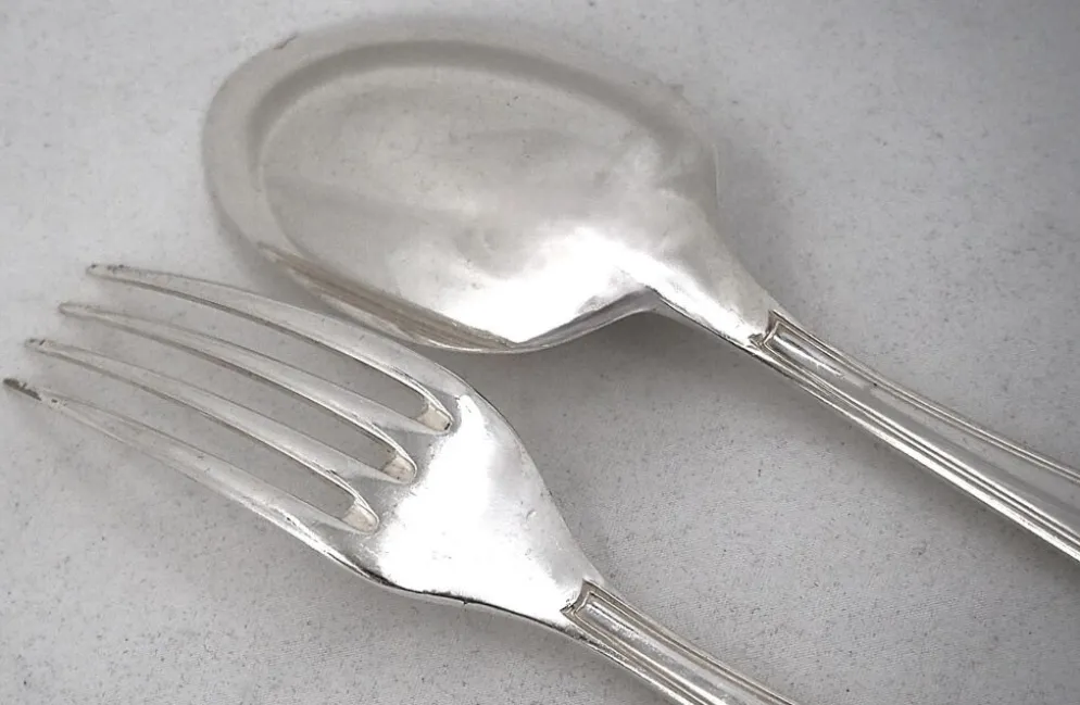 Christofle Marot, ménagère 32 pièces pour 8 personnes, couteaux, métal argenté.