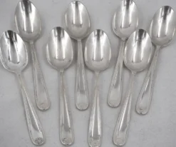 Christofle Marot, ménagère 32 pièces pour 8 personnes, couteaux, métal argenté.