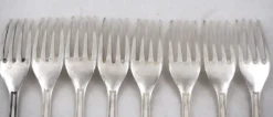 Christofle Marot, ménagère 32 pièces pour 8 personnes, couteaux, métal argenté.