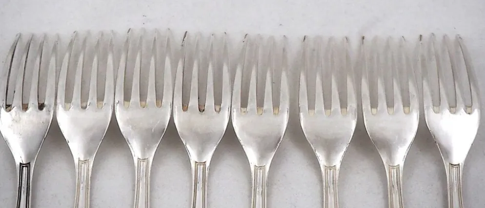 Christofle Marot, ménagère 32 pièces pour 8 personnes, couteaux, métal argenté.