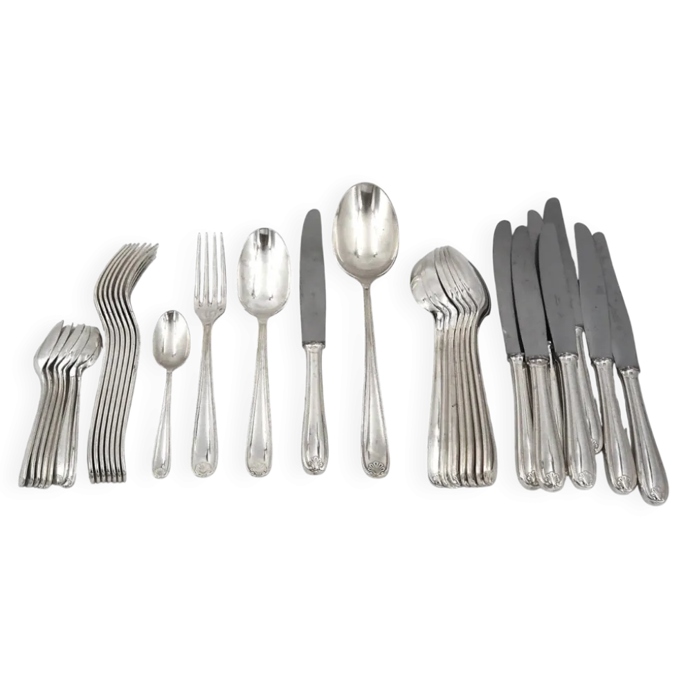 Christofle Marot, ménagère 32 pièces pour 8 personnes, couteaux, métal argenté.