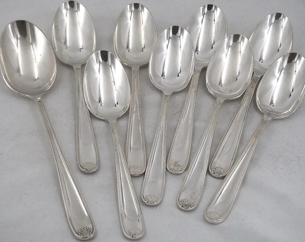 Christofle Marot, ménagère 32 pièces pour 8 personnes, couteaux, métal argenté.