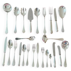 Christofle - Ménagère Christofle perles métal argentéde couverts pour 12 personnes. 172 éléments.