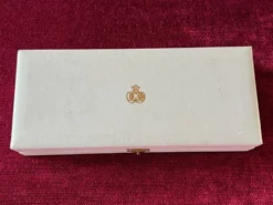 Christofle - Ménagère Christofle perles métal argentéde couverts pour 12 personnes. 172 éléments.