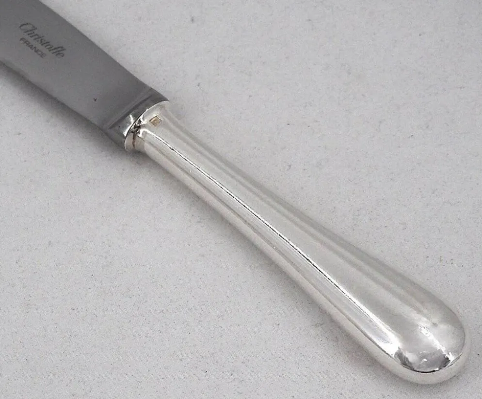 Christofle modèle Baguette, 12 couteaux de table en métal argenté, en parfait état.