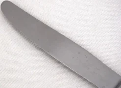 Christofle modèle Dax, 12 couteaux de table en métal argenté, très bon état