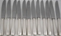 Christofle modèle Dax, 12 couteaux de table en métal argenté, très bon état