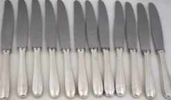 Christofle modèle Dax, 12 couteaux de table en métal argenté, très bon état