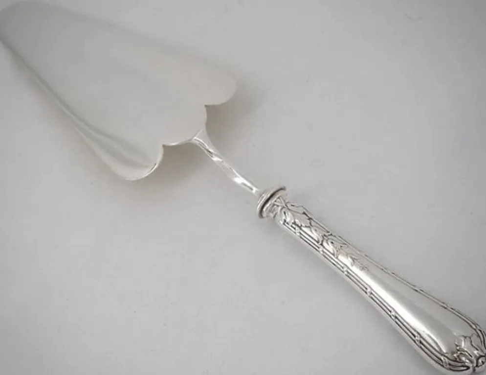 Christofle modèle Rubans, Clochettes très belle pelle à tartes, gâteaux, gravée.