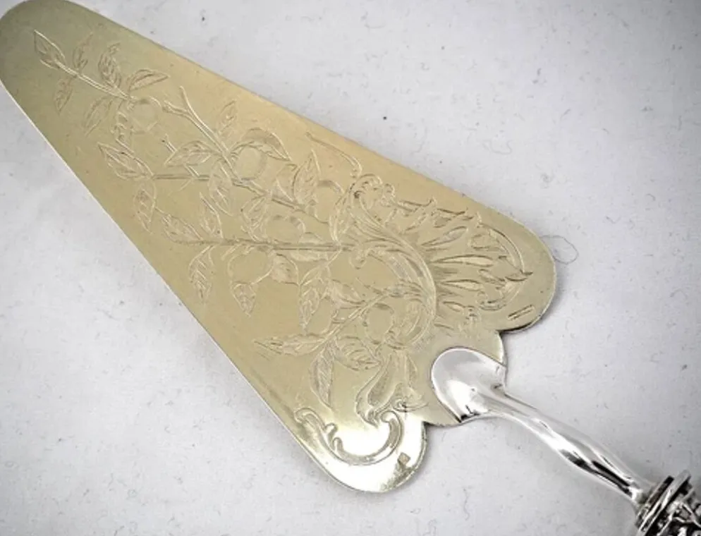 Christofle modèle Rubans, Clochettes très belle pelle à tartes, gâteaux, gravée.