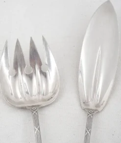 Christofle modèle Rubans Clochettes couvert de service à poisson métal argenté, 2 pièces.
