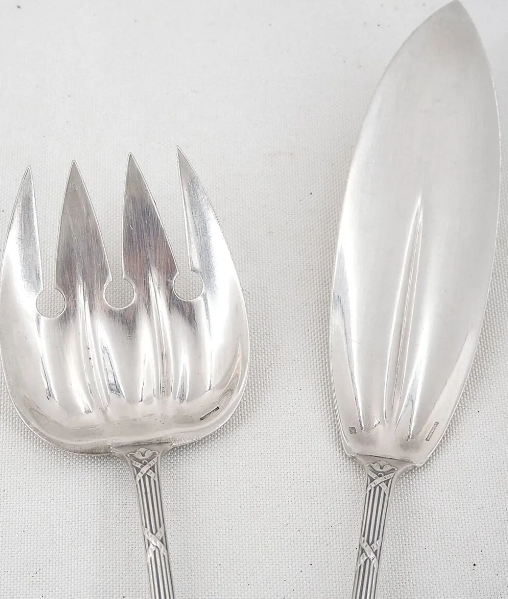 Christofle modèle Rubans Clochettes couvert de service à poisson métal argenté, 2 pièces.