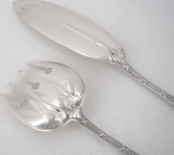 Christofle modèle Rubans Clochettes couvert de service à poisson métal argenté, 2 pièces.