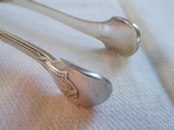 Christofle Pince à sucre en métal argenté modèle noeuds rubans croisés