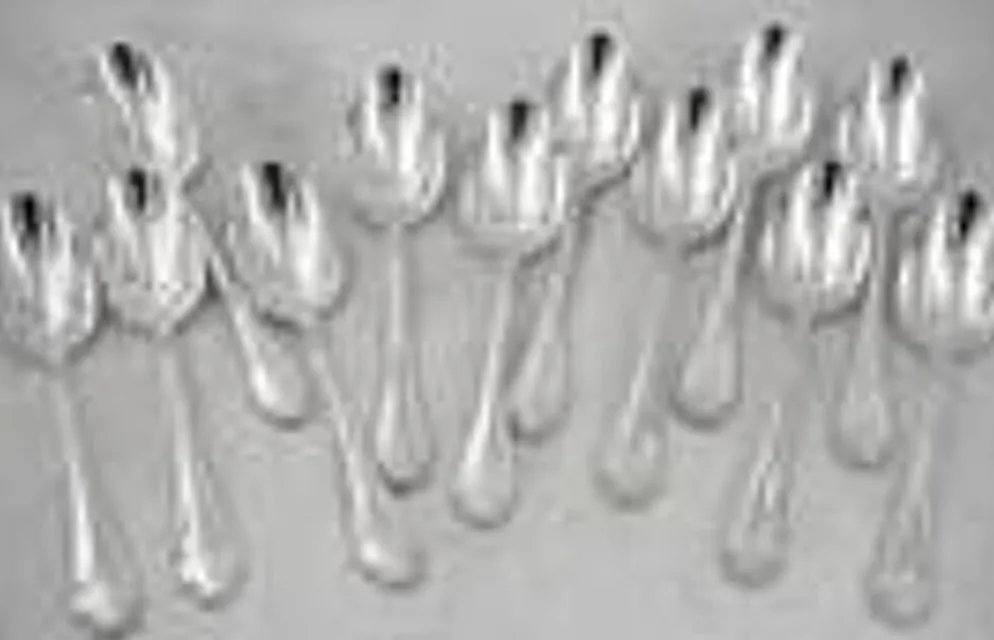 Christofle Pompadour, 12 cuillères à thé, café, 13,5 cm, en excellent état.