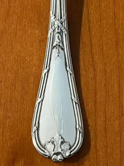 Christofle rubans clochettes ,couverts de service à salade très bel et