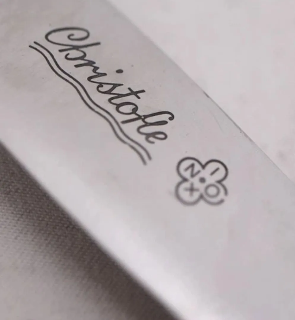 Christofle Rubans, 10 couteaux à entremets, dessert, fromage, métal argenté.