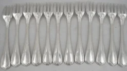Christofle Spatours, 12 fourchettes à gâteaux, métal argenté, excellent état.