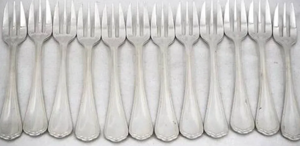 Christofle Spatours, 12 fourchettes à gâteaux, métal argenté, excellent état.