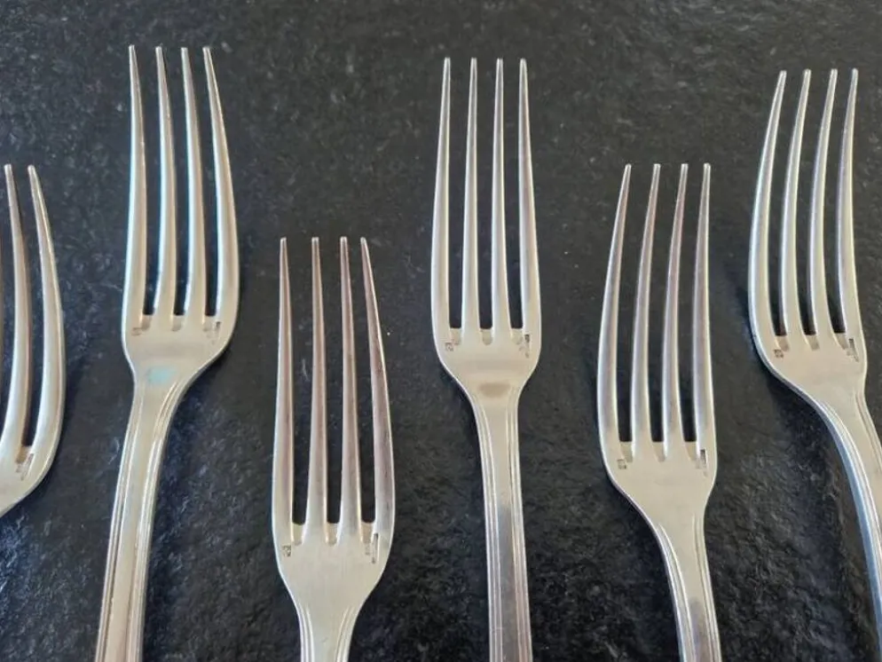 Christofle - Série de 8 fourchettes de table modèle Boréal en métal argenté